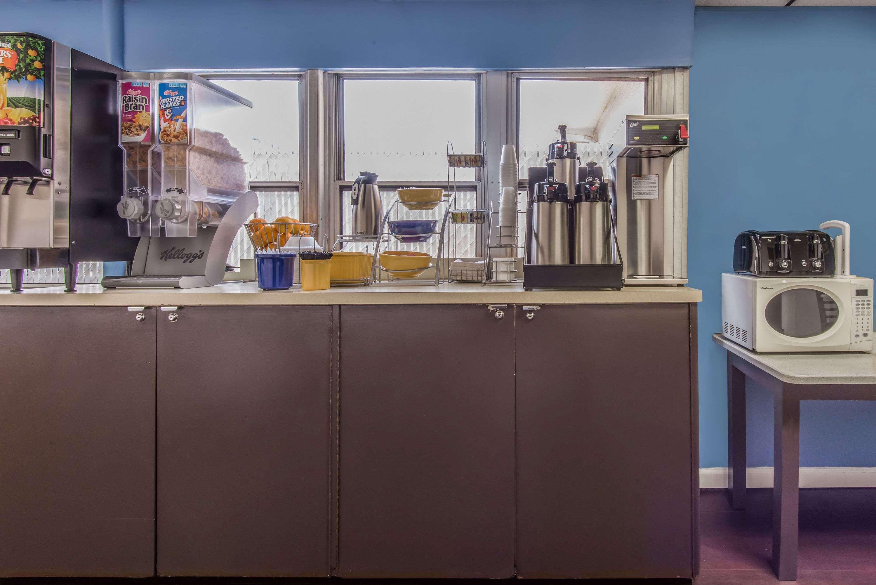 Days Inn By Wyndham Hicksville Long Island מראה חיצוני תמונה