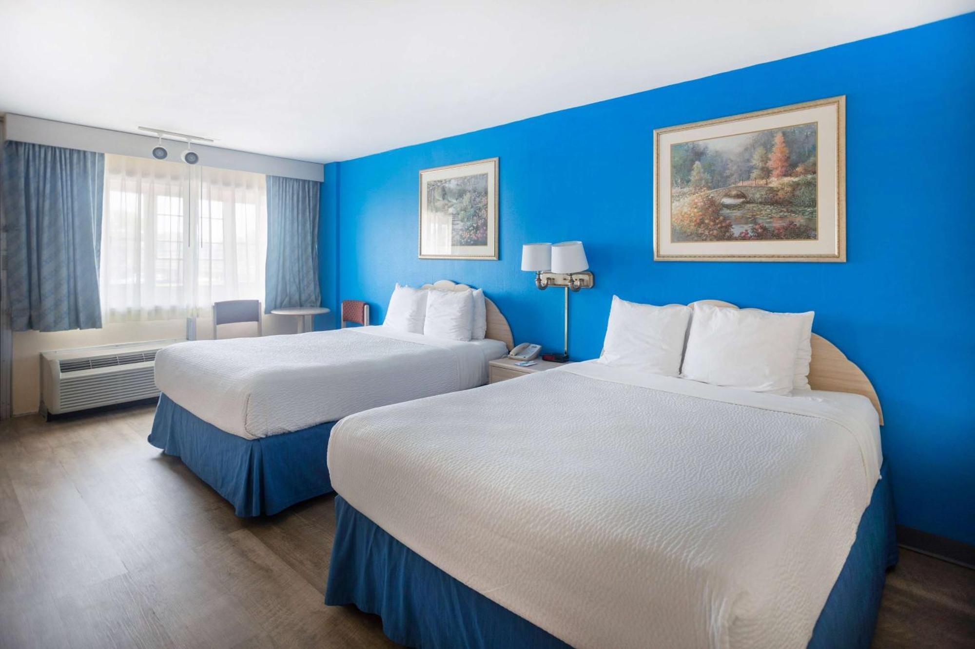 Days Inn By Wyndham Hicksville Long Island מראה חיצוני תמונה
