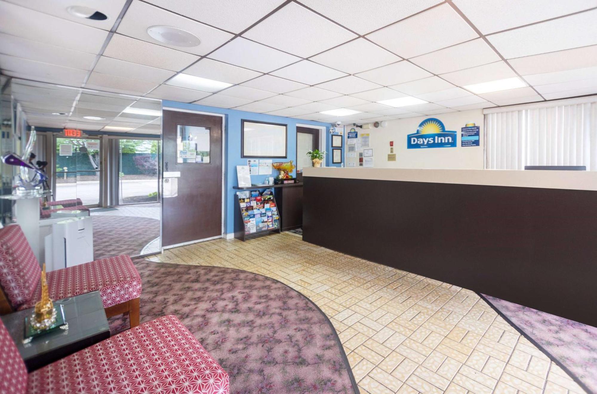 Days Inn By Wyndham Hicksville Long Island מראה חיצוני תמונה