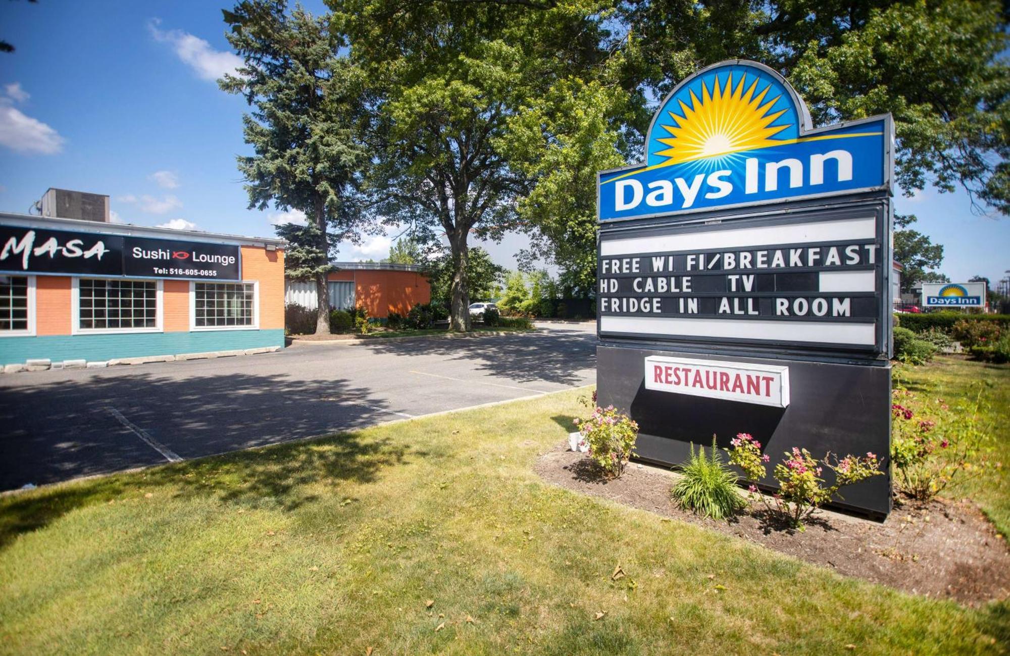 Days Inn By Wyndham Hicksville Long Island מראה חיצוני תמונה